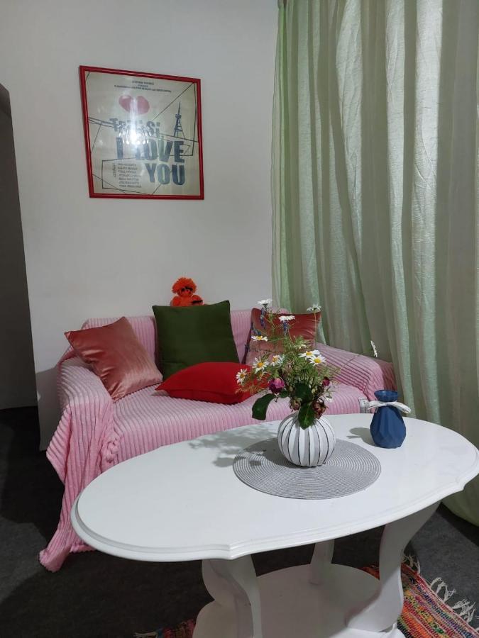 Madona'S Apartment Тбилиси Екстериор снимка
