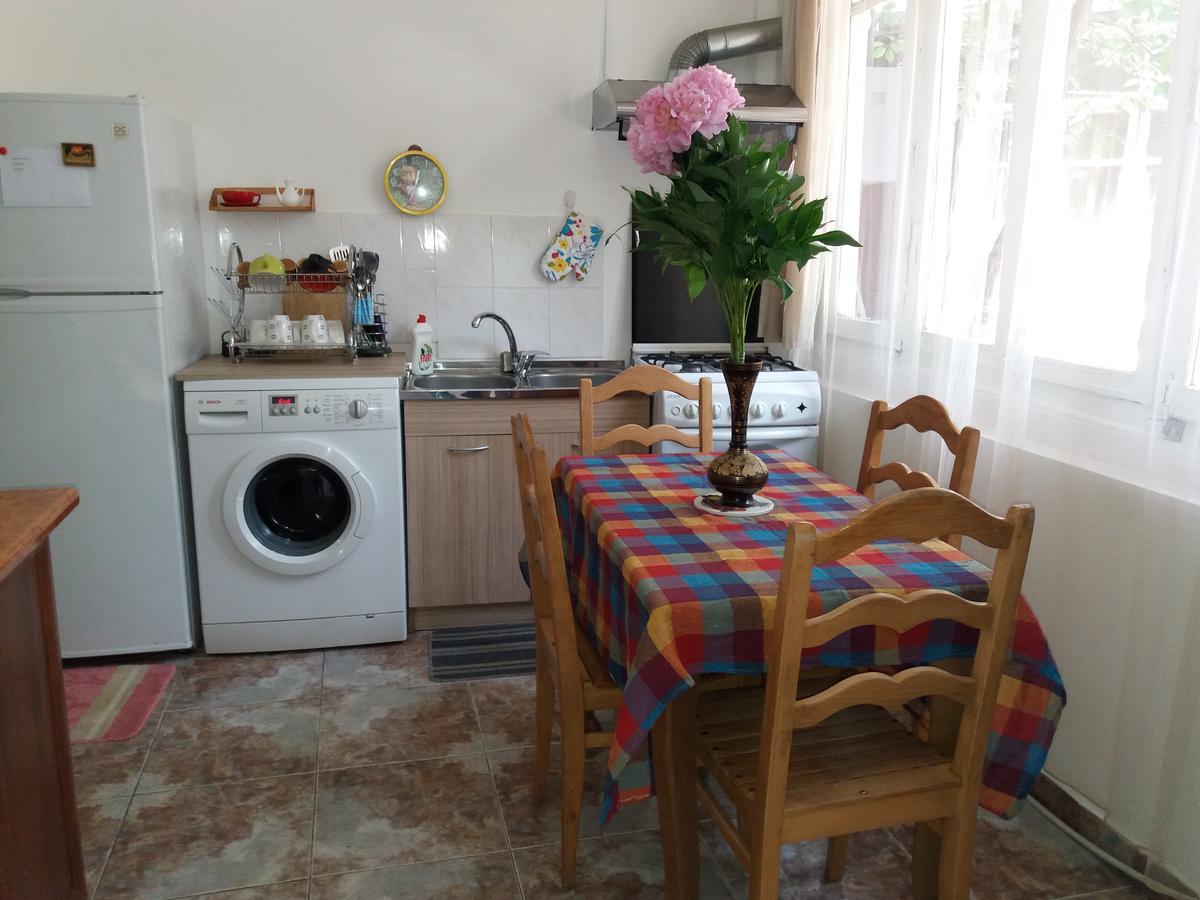 Madona'S Apartment Тбилиси Екстериор снимка