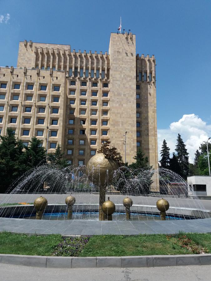Madona'S Apartment Тбилиси Екстериор снимка