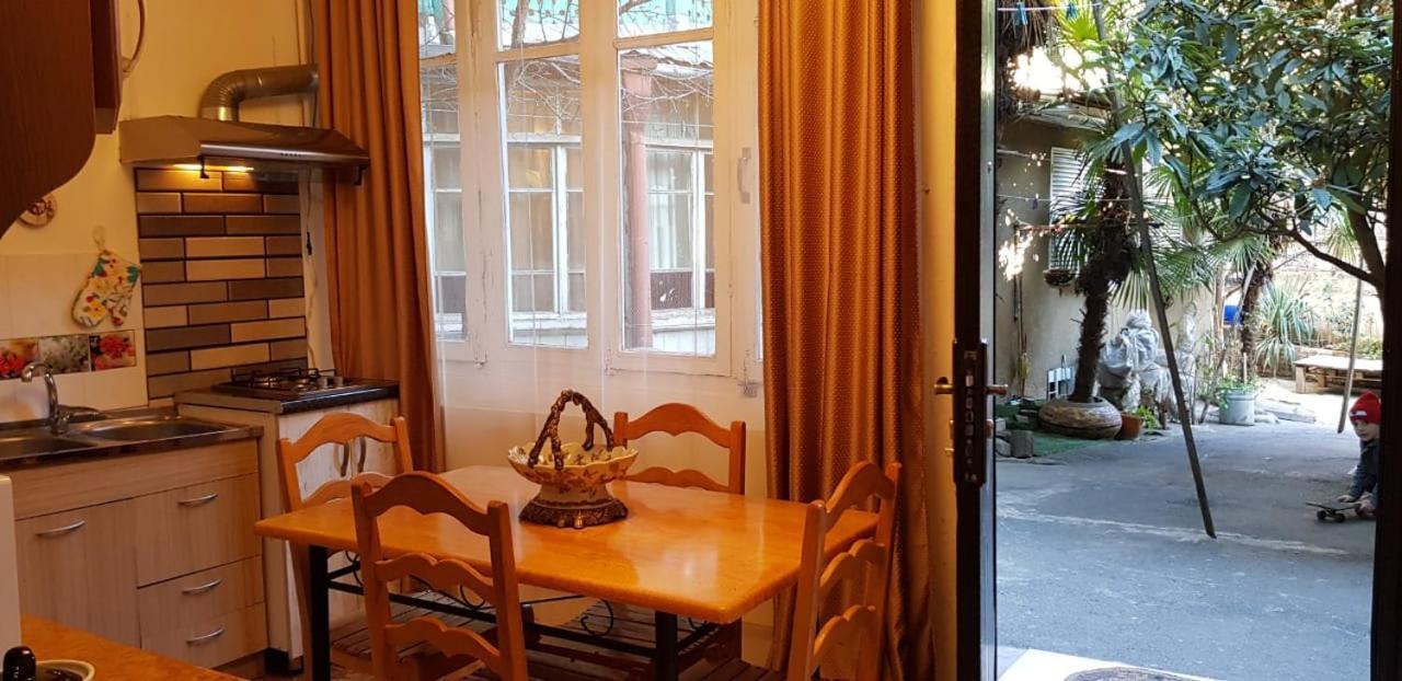 Madona'S Apartment Тбилиси Екстериор снимка