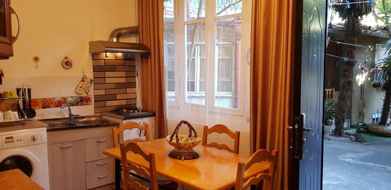 Madona'S Apartment Тбилиси Екстериор снимка