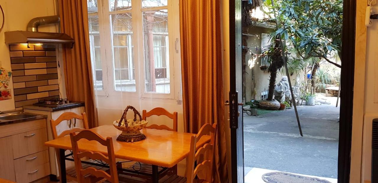 Madona'S Apartment Тбилиси Екстериор снимка