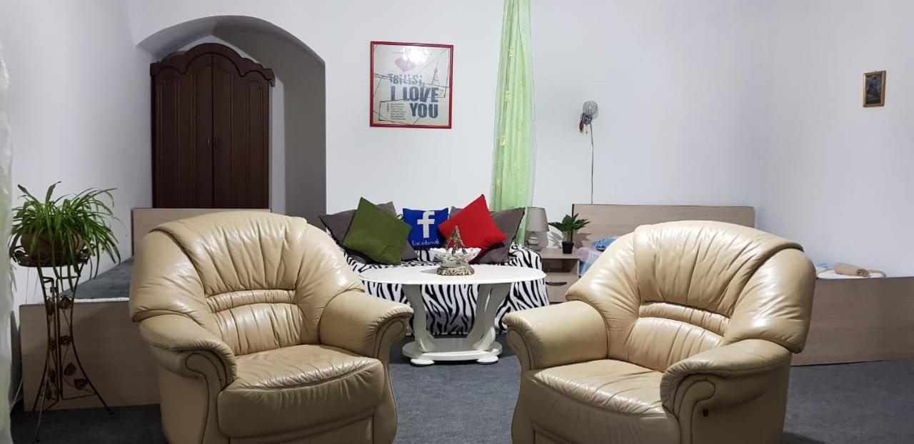 Madona'S Apartment Тбилиси Екстериор снимка